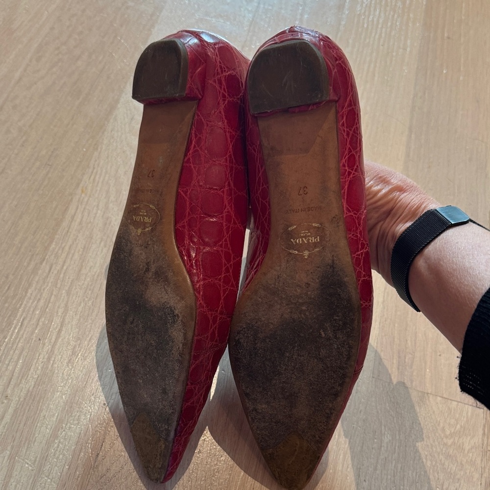 Prada Red Croc-Effect Pointed Toe Flats - Picture 4 of 11